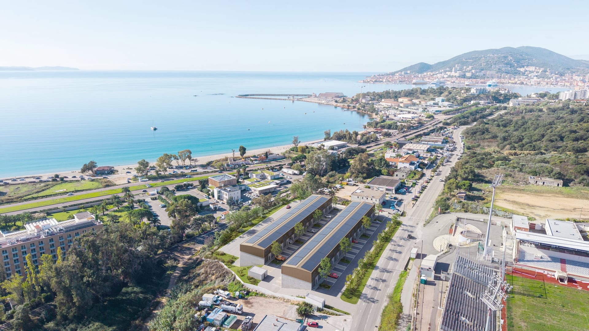 Vue aérienne des locaux professionnels neufs Le Vazzio à l'entrée d'Ajaccio, face à la mer